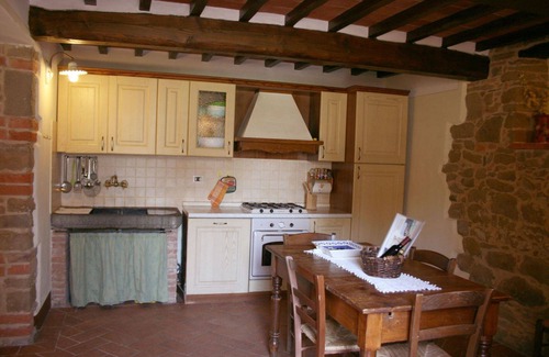 Civitella in Val di Chiana Villa | Wonderful private villa for 8 guests with WIFI, private pool, TV and pets allowed, close to Arezzo