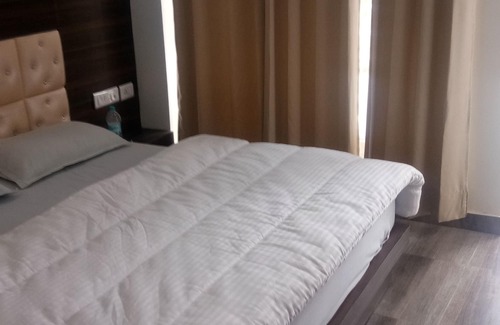 The Mall Road House | Wonder lake view inn A comfort and quite stay guest house in mussorie