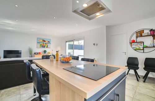 Le Grand-Village-Plage House | Wonderful private villa for 6 guests with WIFI, TV, terrace and parking