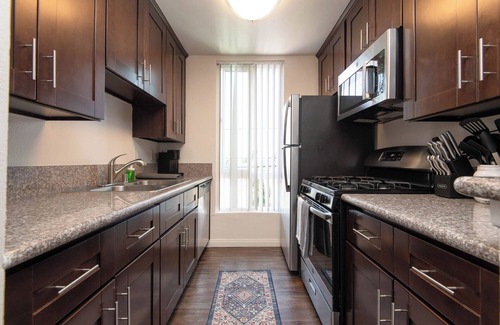 Little Armenia Apartment | Wonderful 2-bedroom apartment with AC in vibrant Los Angeles