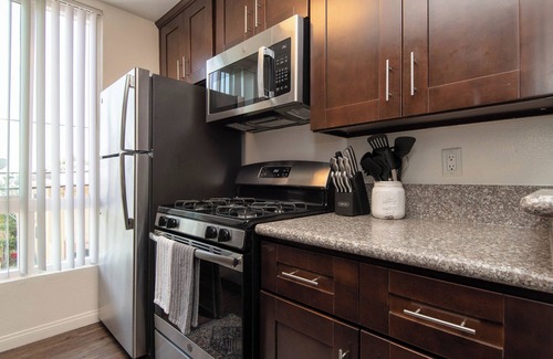 Little Armenia Apartment | Wonderful 2-bedroom apartment with AC in vibrant Los Angeles