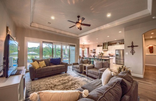 New Braunfels House | Wonderful 3/2 home on Lake dunlap! Private Pool!