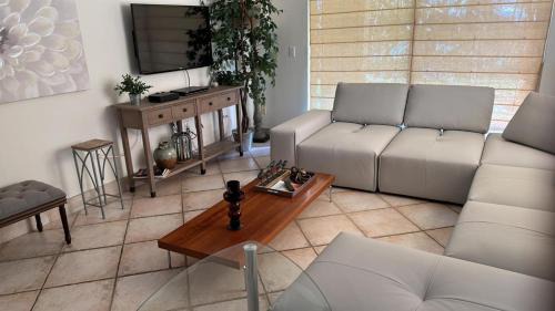 Aventura House | Wonderful 3 Bedroom Condo in the Heart of Aventura