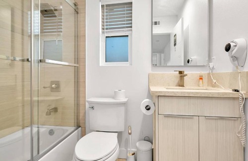 Mid City House | Wonderful 3 Bedroom Home Perfect for Getaway