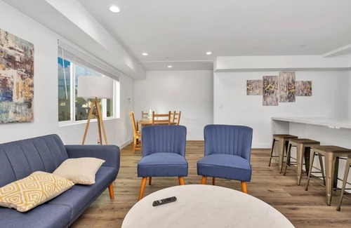 Mid City House | Wonderful 3 Bedroom Home Perfect for Getaway