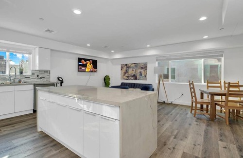 Mid City House | Wonderful 3 Bedroom Home Perfect for Getaway