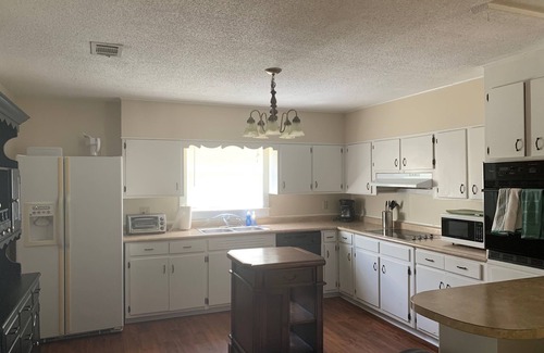 Blackshear House | Wonderful 3 Bedroom, 2 Bath home perfect for families and groups