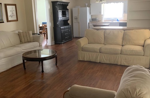 Blackshear House | Wonderful 3 Bedroom, 2 Bath home perfect for families and groups