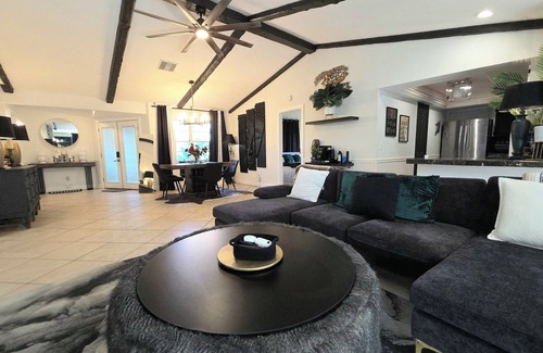 Caloosahatchee House | Wonderful 3-bedroom house with AC in Cape Coral