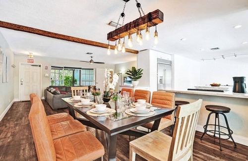 South Lake Villa | Wonderful 4BR/3BA Villa Pool & Jacuzzi near Beach