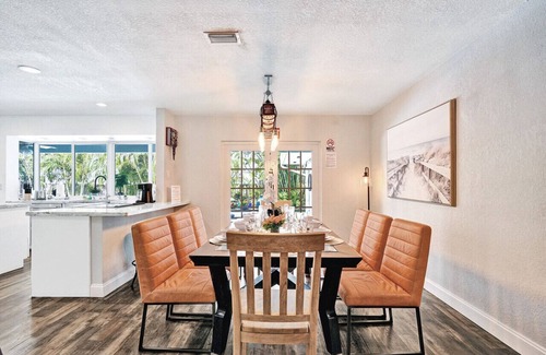 South Lake Villa | Wonderful 4BR/3BA Villa Pool & Jacuzzi near Beach