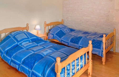 Saint-Hilaire-de-Villefranche House | Wonderful accommodation in century-old building in the countryside.