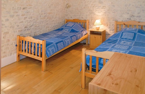 Saint-Hilaire-de-Villefranche House | Wonderful accommodation in century-old building in the countryside.