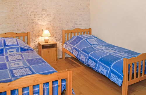 Saint-Hilaire-de-Villefranche House | Wonderful accommodation in century-old building in the countryside.