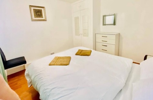 Fryent Apartment | Wonderful Apartment for 5 Guests in London