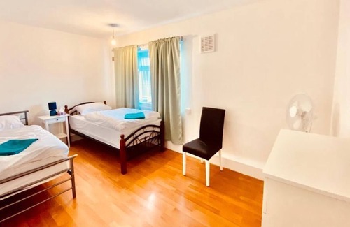 Fryent Apartment | Wonderful Apartment for 5 Guests in London