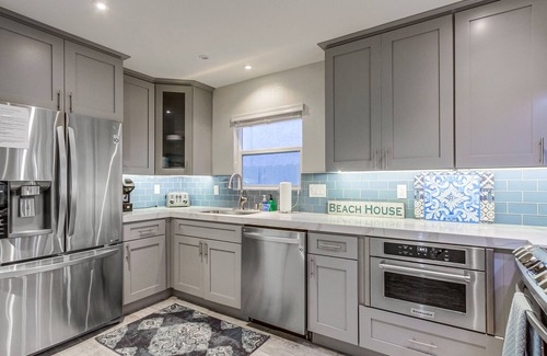 South Mission Beach House | Wonderful bayside home close to the ocean w/WiFi, patio, private washer/dryer