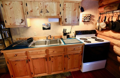 Essex House | Wonderful cabin bordering Glacier National Park and Great Bear Wilderness