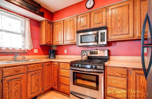 Historic District House | Wonderful, Charming Downtown Home - Walk Everywhere! Amazing Value.