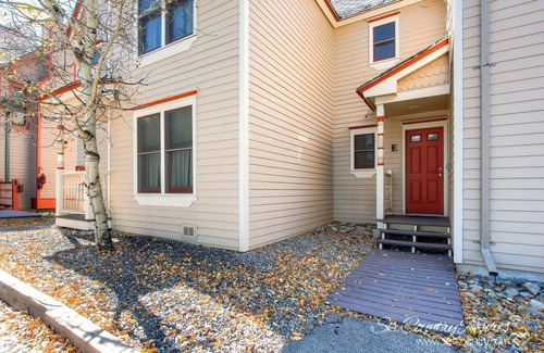 Historic District House | Wonderful, Charming Downtown Home - Walk Everywhere! Amazing Value.