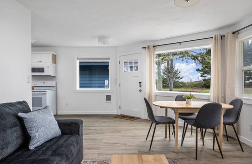 Rockaway Beach Condo | Wonderful Coastline Setting, Pet Friendly, Seconds to Beach, Community Fire-Pit, Volleyball - Unit 1