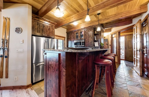 Steamboat Springs House | Wonderful condo close to lifts w/deck, full kitchen, fireplace, & washer/dryer