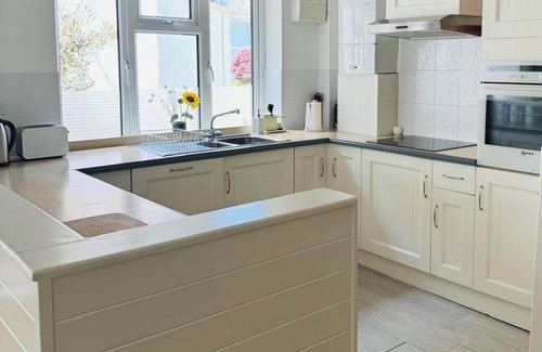 Salcombe Apartment | Wonderful Courtyard Appt - on SW Coast path 2 min walk to South Sands Beach