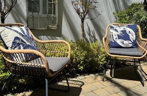 Salcombe Apartment | Wonderful Courtyard Appt - on SW Coast path 2 min walk to South Sands Beach