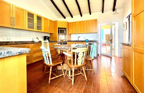 El Rincon Villa | Wonderful Villa with infinity swimming pool in San