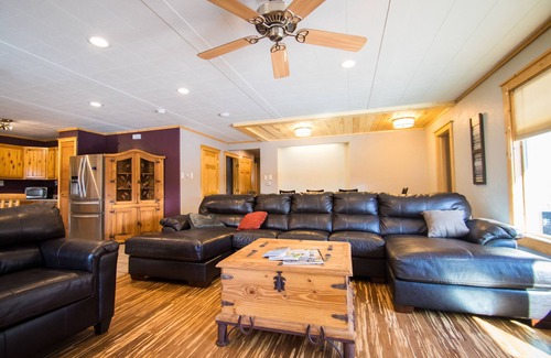 Red River Cabin | Wonderful, family friendly 5 Bedroom Cabin in Downtown Red River!