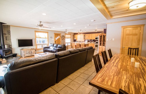 Red River Cabin | Wonderful, family friendly 5 Bedroom Cabin in Downtown Red River!