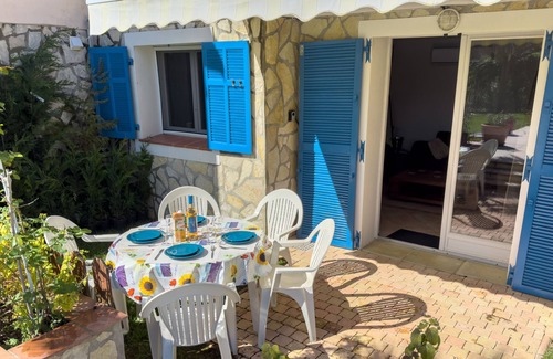 Mandelieu-La-Napoule Apartment | Wonderful 3-star app. in villa near Cannes, AIRCO-WIFI-GARDEN-BBQ