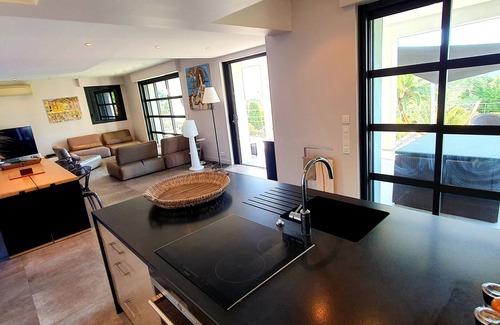 Les Issambres Villa | Wonderful Villa, Walking Distance To Beach, Heated Swimming Pool, Wifi, Aircon