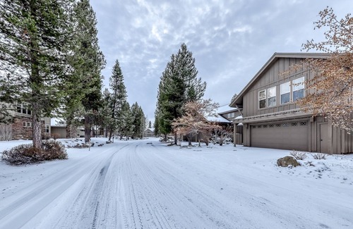 Sunriver House | Wonderful Getaway with Private Hot Tub and Shared Pool, Tennis Courts, & More