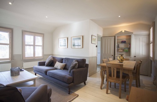 Queen's Gate Apartment | Wonderful Gloucester Road/Hyde Park 2bed/1.5bath Mews House