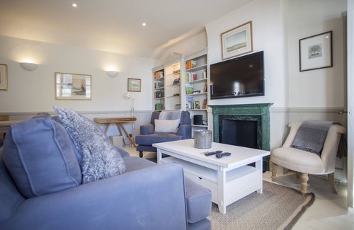 Queen's Gate Apartment | Wonderful Gloucester Road/Hyde Park 2bed/1.5bath Mews House