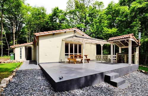 Sevry House | Wonderful Holiday Home in Beauaring with Sauna