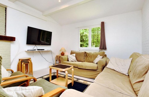 Sevry House | Wonderful Holiday Home in Beauaring with Sauna