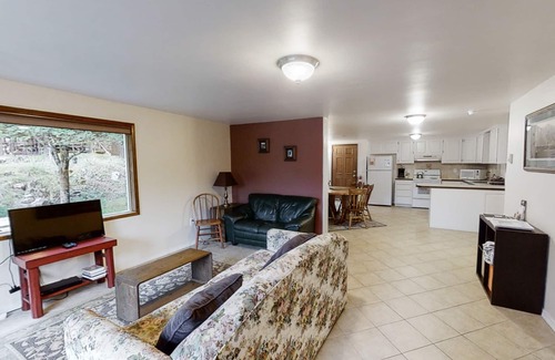 Joseph House | Wonderful Home Close to Lake w/Private W/D, WiFi, Gas Fireplace - 2 Dogs Okay