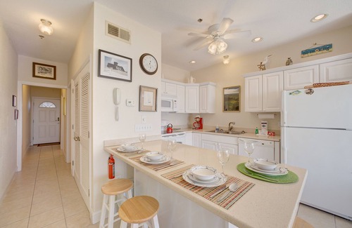 Hatteras Condo | Wonderful home in beachfront complex with pool & hot tub, central AC & deck