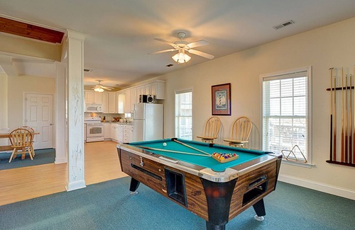 Hatteras Condo | Wonderful home in beachfront complex with pool & hot tub, central AC & deck