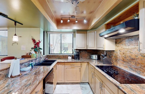 Waikoloa Condo | Wonderful home with central AC, heated pool & hot tub - close to dining