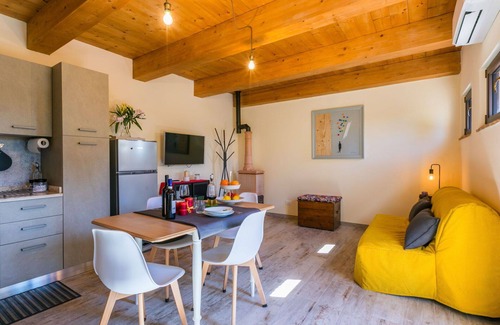 Castel San Gimignano House | Wonderful private villa for 4 people with WIFI, A/C, TV, patio, panoramic view and parking