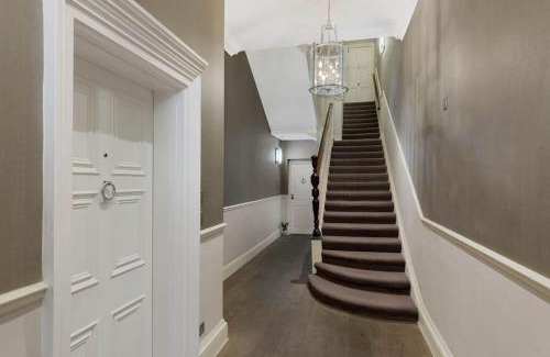 Brompton & Hans Town Apartment | Wonderful Knightsbridge Apartment by Harrods