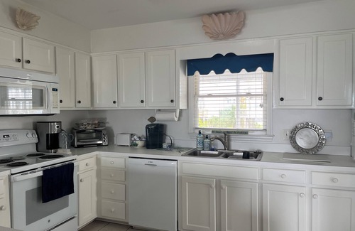 Ocean Isle Beach House | Wonderful ocean front family cottage!