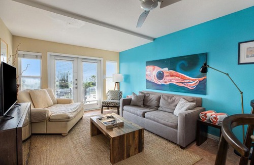 San Jacinto House | Wonderful oceanfront, dog friendly, with pool