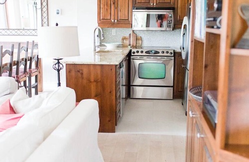 Mont-Tremblant Condo | Wonderful & Peaceful 2-bedroom Condo on the Mountain (Ski in, Ski out)