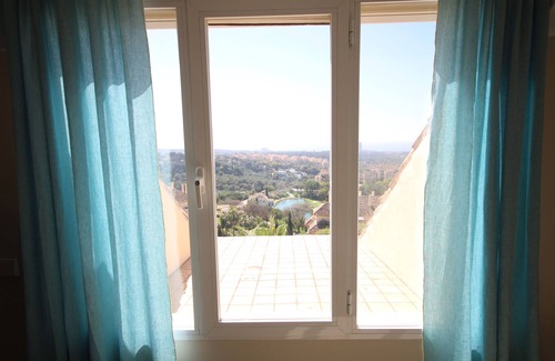 Elviria Apartment | Wonderful penthouse with amazing sea-and golf views in Marbella´s Elviria Hills