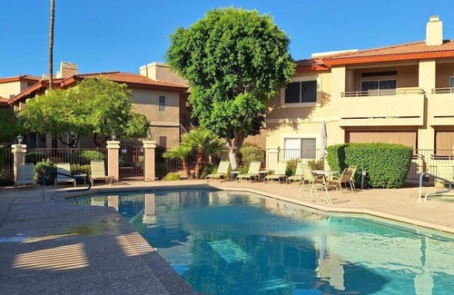 North Mountain Condo | Wonderful Pointe Resort Condo at Tapatio Cliffs with 3 Pools, Pickleball Court!