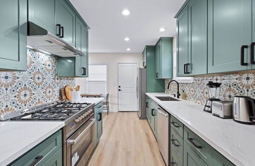 Hawthorne House | Wonderful Pool Home Next to SOFI, Intuit, LAX, KIA